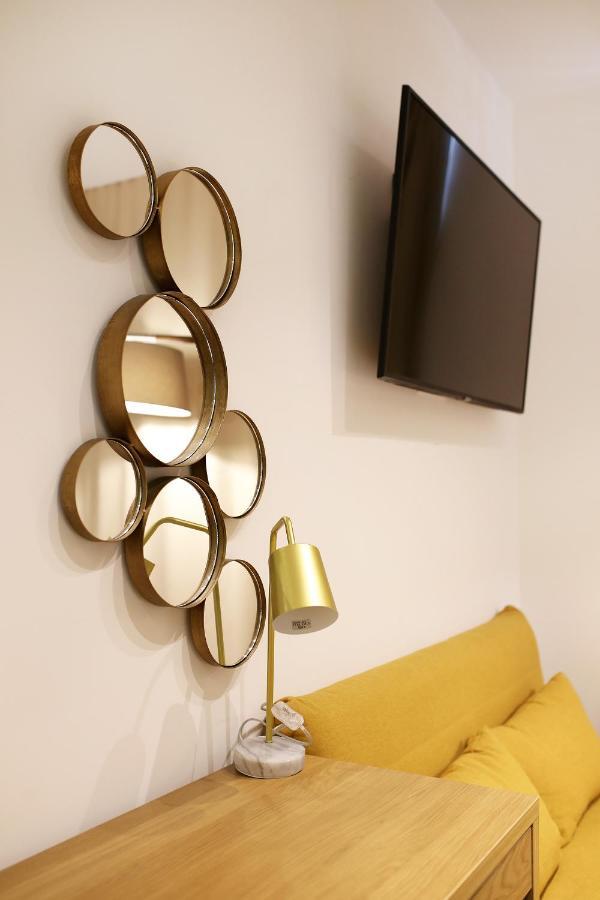 Whiterooms 12 Zara Esterno foto