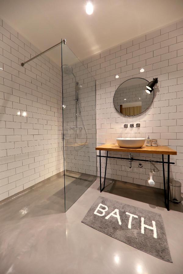 Whiterooms 12 Zara Esterno foto