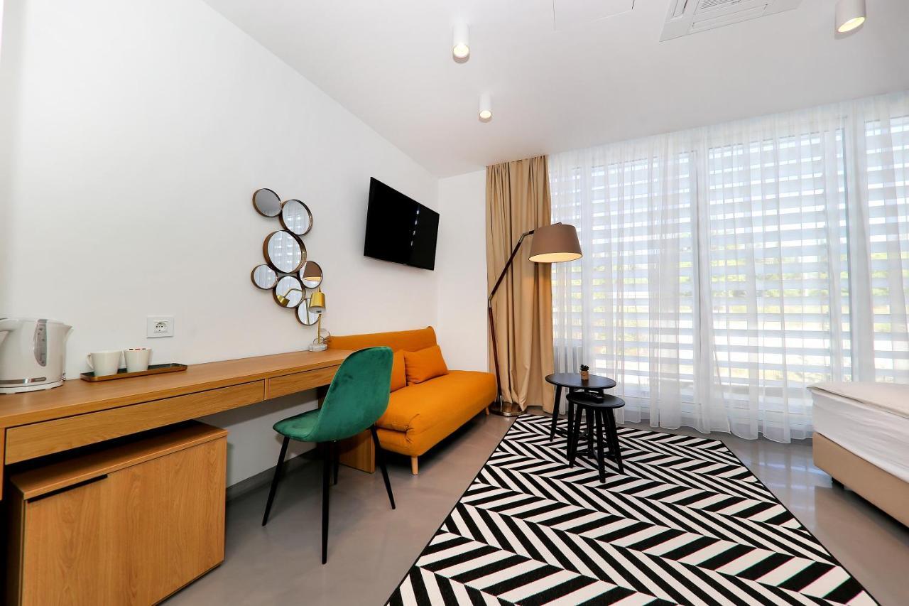 Whiterooms 12 Zara Esterno foto
